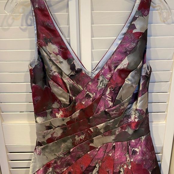 Beautiful dress perfect for holiday parties - Picture 2 of 4